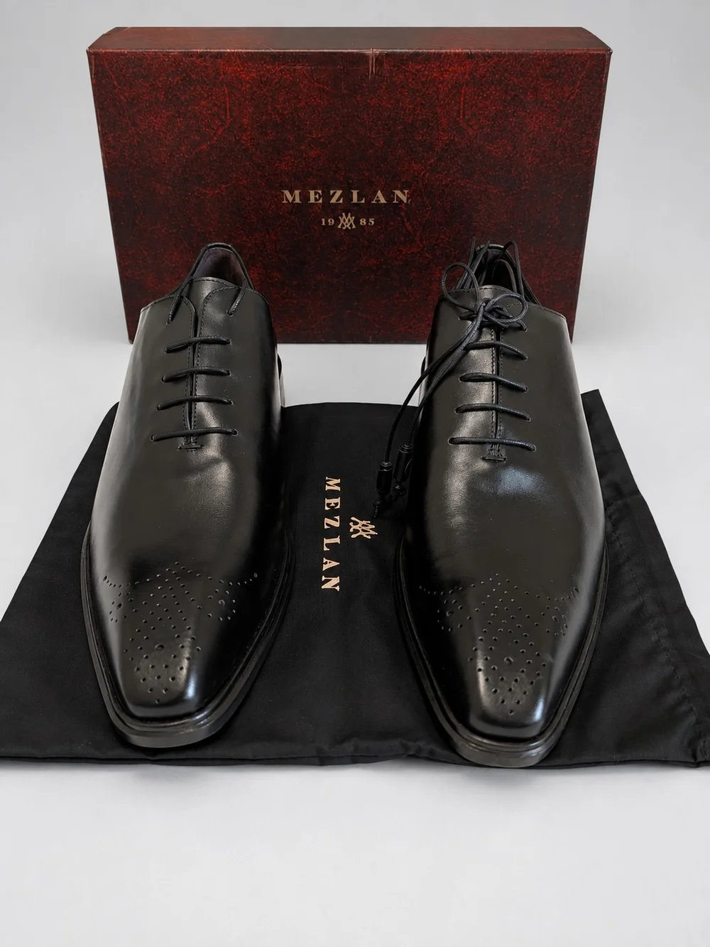 Mezlan sleek wholecut